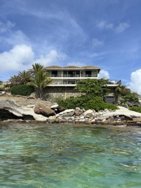 The Seahouse Antigua SEAFRONT